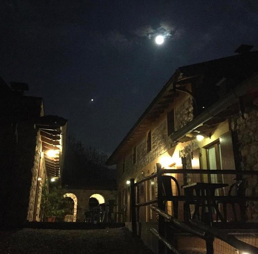 Agriturismo Il Talento Nella Quiete Кастильоне-д'Интельви Экстерьер фото