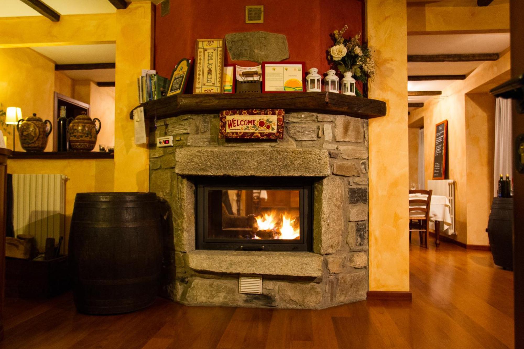 Agriturismo Il Talento Nella Quiete Кастильоне-д'Интельви Экстерьер фото