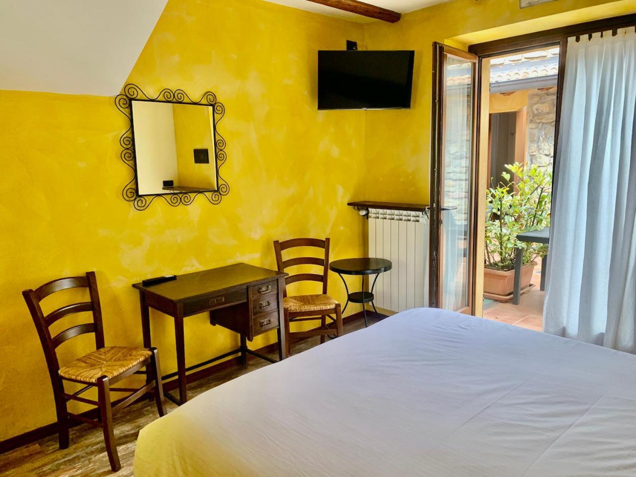 Agriturismo Il Talento Nella Quiete Кастильоне-д'Интельви Экстерьер фото