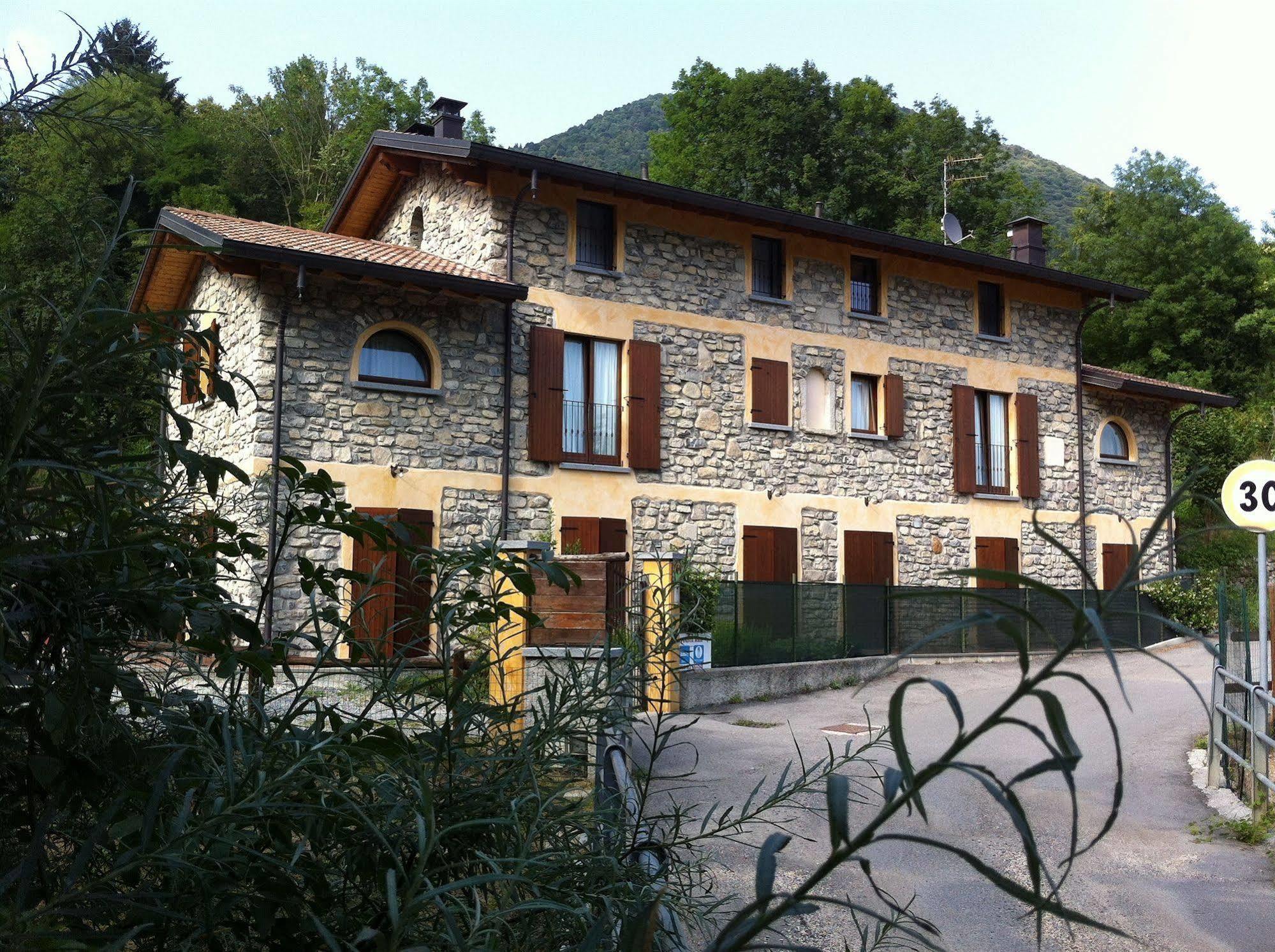Agriturismo Il Talento Nella Quiete Кастильоне-д'Интельви Экстерьер фото